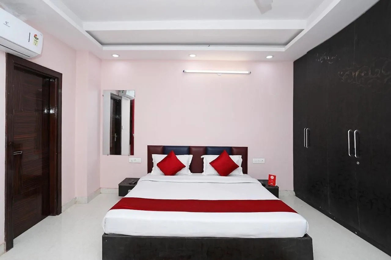 Oyo 10559 Pitampura Hotel Delhi
