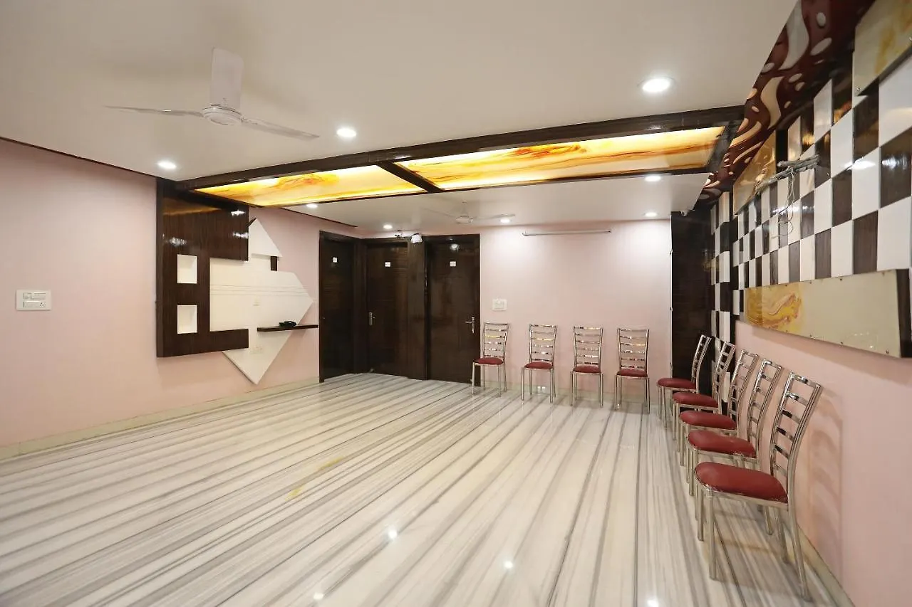 Oyo 10559 Pitampura Hotel Delhi  Delhi (National Capital Territory of India)