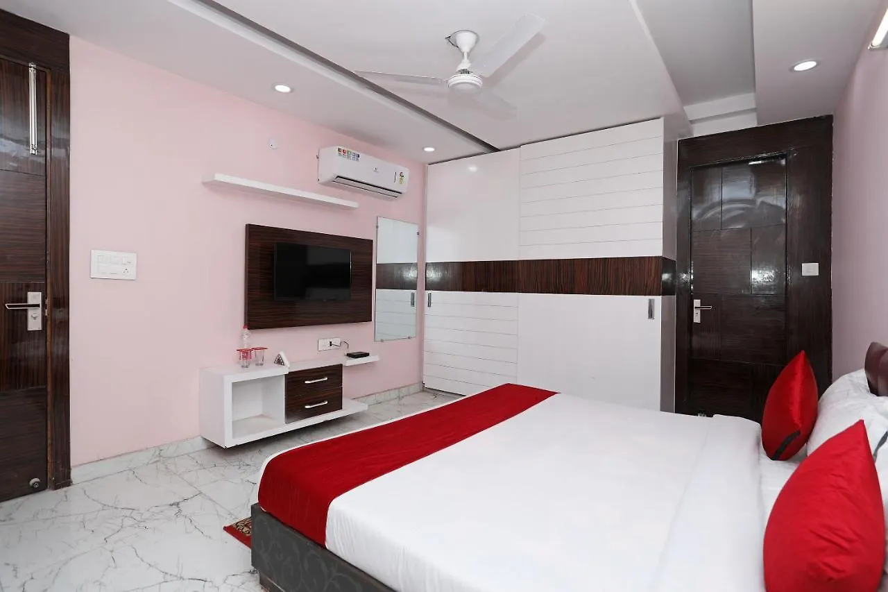 Oyo 10559 Pitampura Hotel Delhi