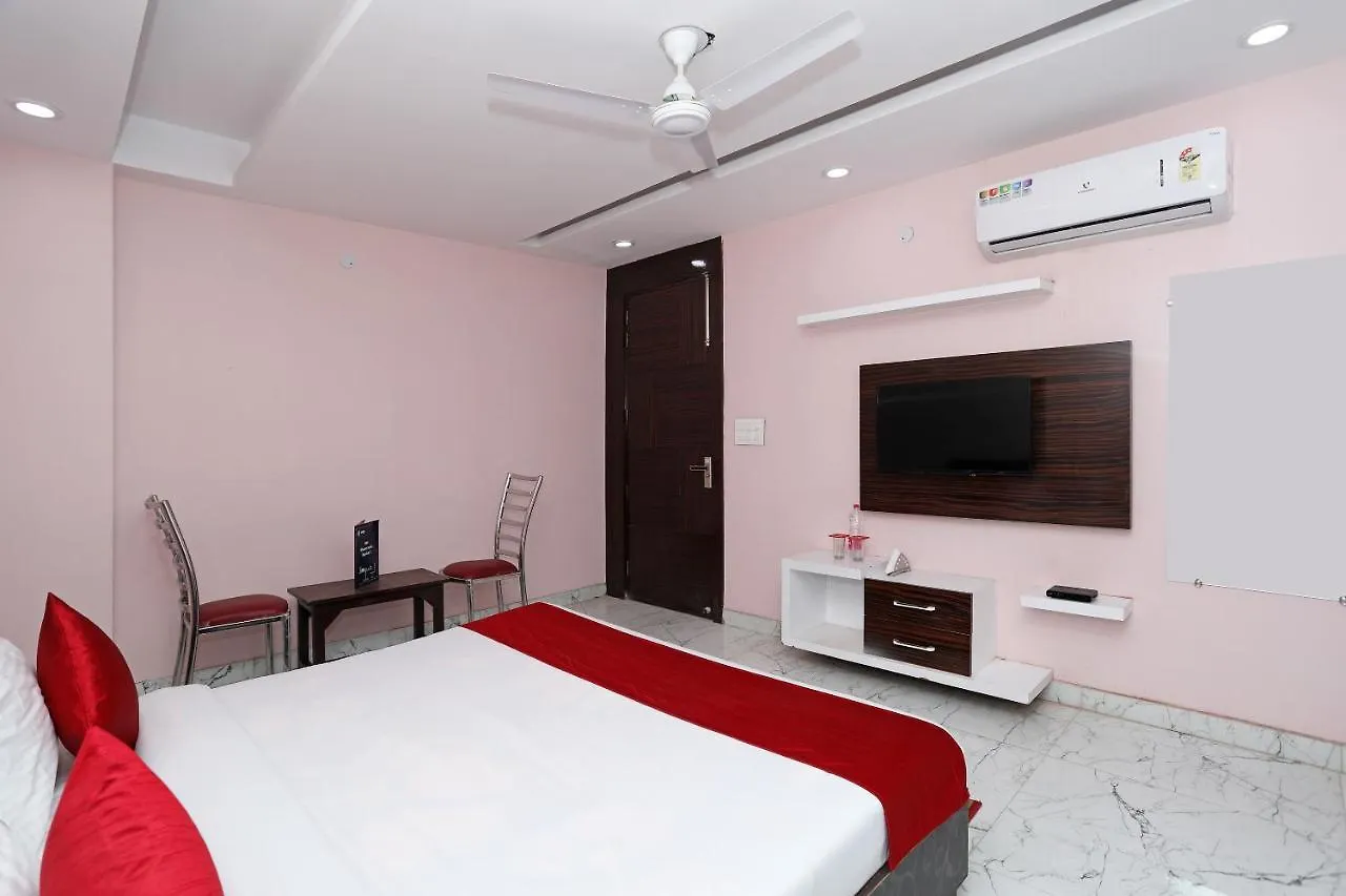 Oyo 10559 Pitampura Hotel Delhi  3*, Delhi (National Capital Territory of India)